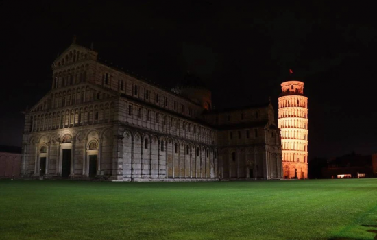 25 novembre 2024. Flash mob e Torre illuminata